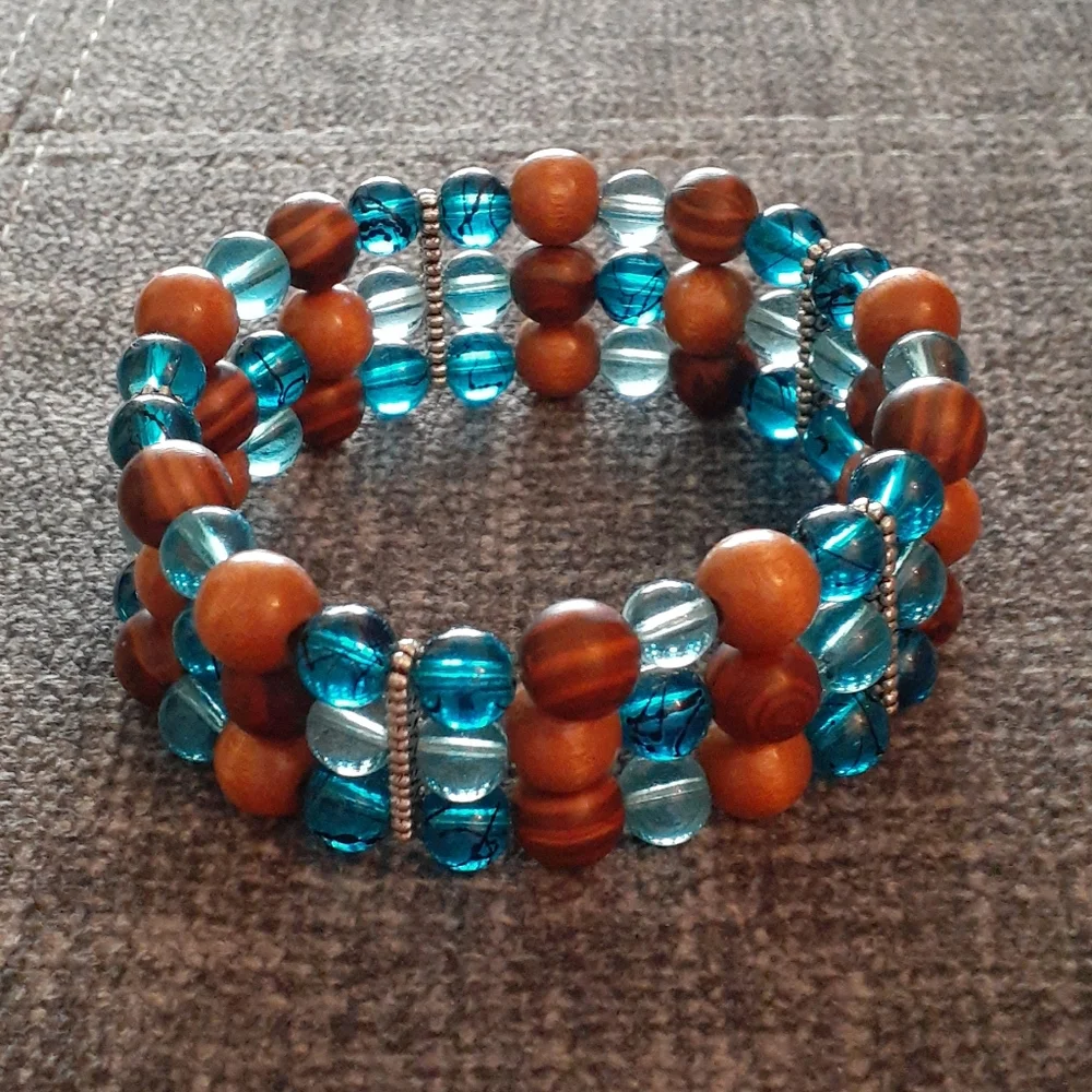 NWOT Triple Strand Beaded Bracelet Y111